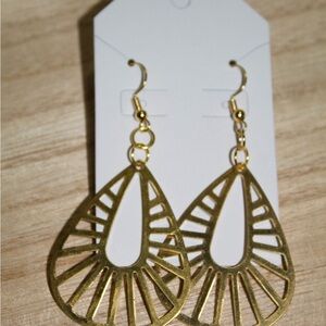 Elegant Gold Teardrop Earrings